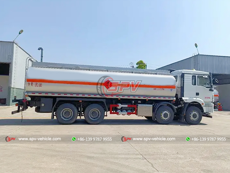 SHACMAN 8x4 Diesel Supply Truck - Right Side